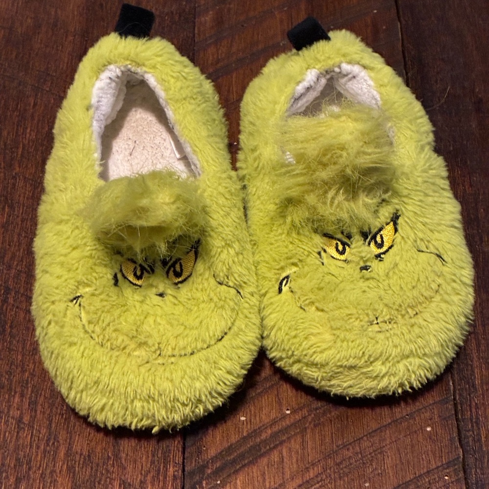 Kids Fuzzy Green Grinch Slippers